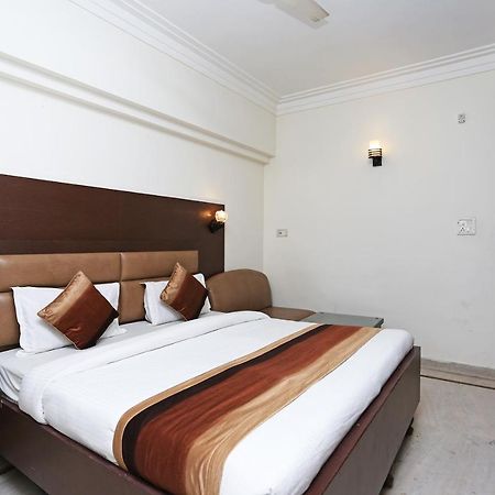 Vaccinated Staff - Oyo 5515 Hotel Blue Palace Gwalior Exterior foto