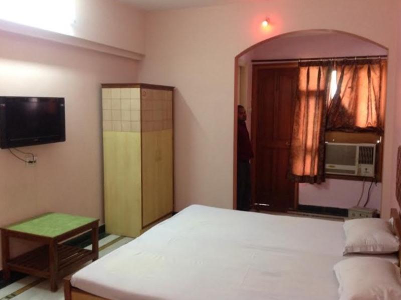 Vaccinated Staff - Oyo 5515 Hotel Blue Palace Gwalior Exterior foto