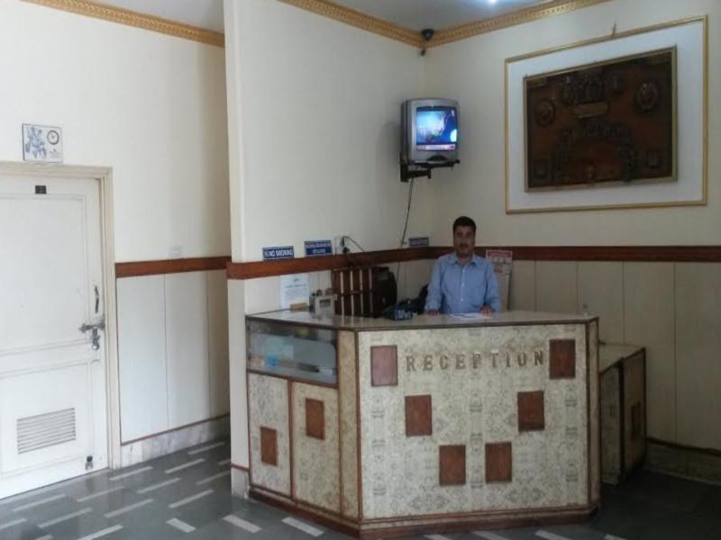 Vaccinated Staff - Oyo 5515 Hotel Blue Palace Gwalior Exterior foto