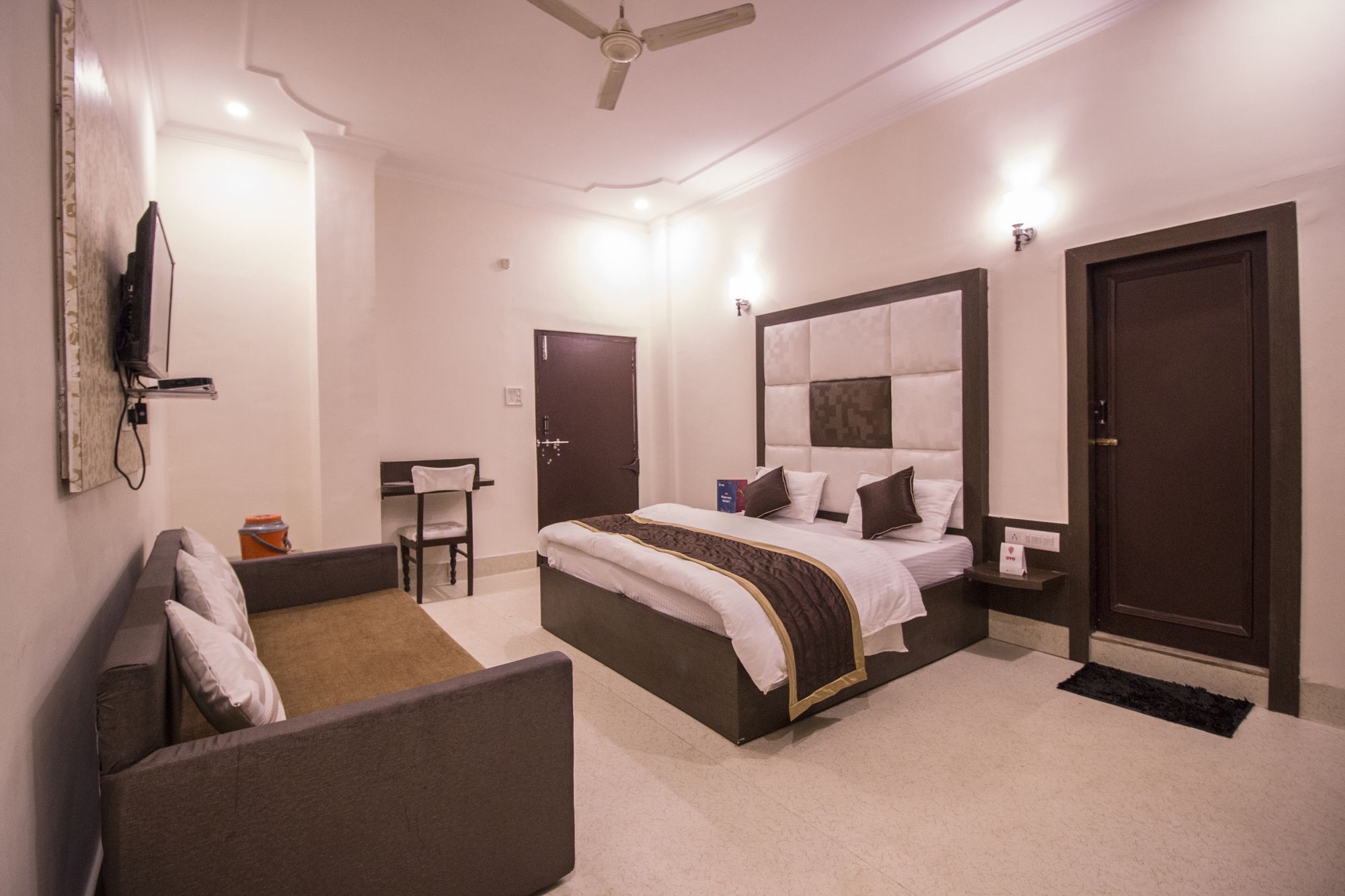 Vaccinated Staff - Oyo 5515 Hotel Blue Palace Gwalior Exterior foto