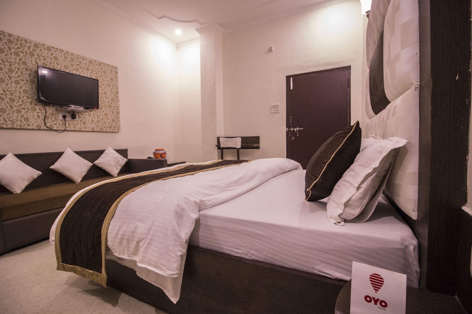 Vaccinated Staff - Oyo 5515 Hotel Blue Palace Gwalior Exterior foto