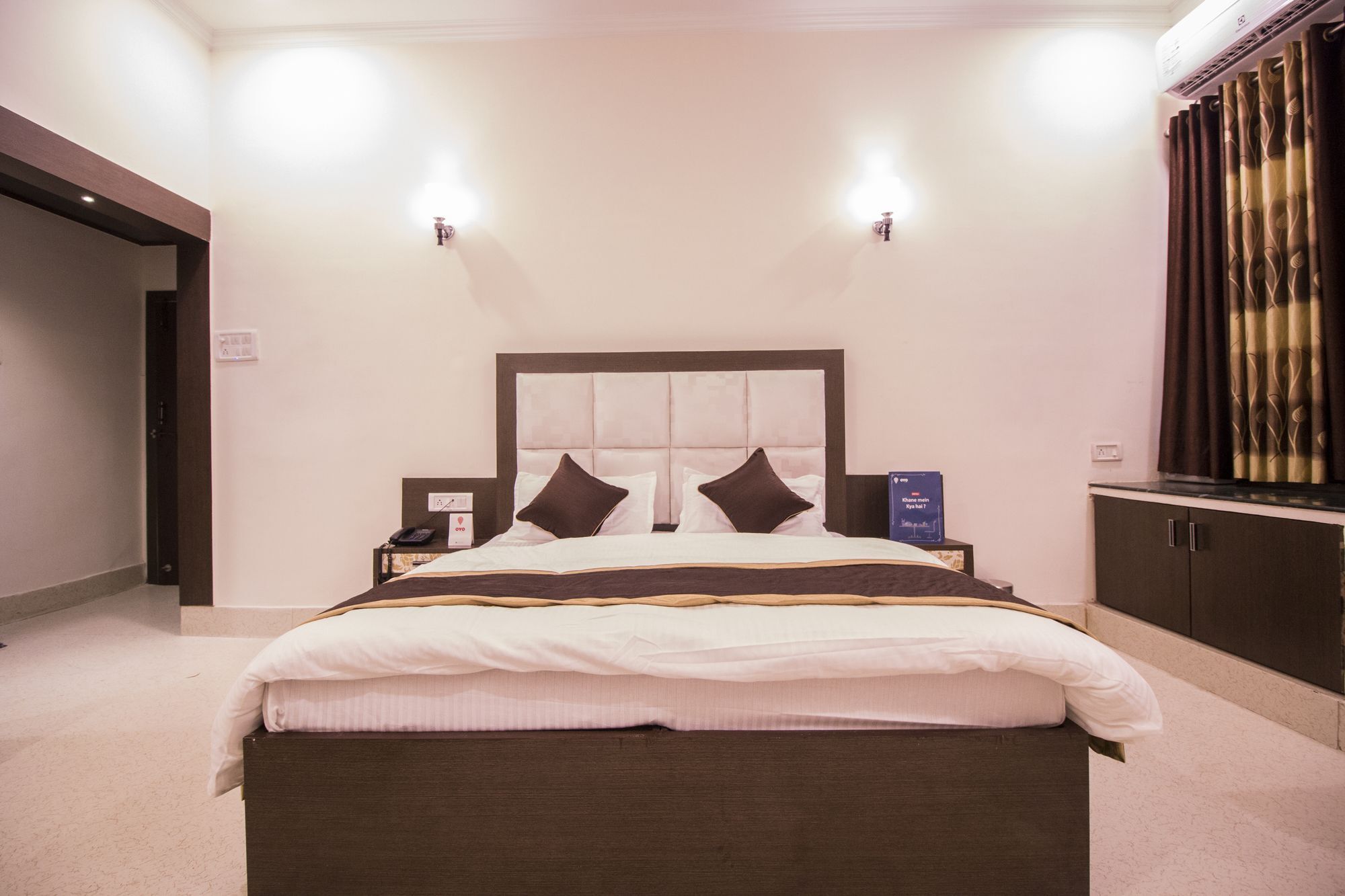 Vaccinated Staff - Oyo 5515 Hotel Blue Palace Gwalior Exterior foto