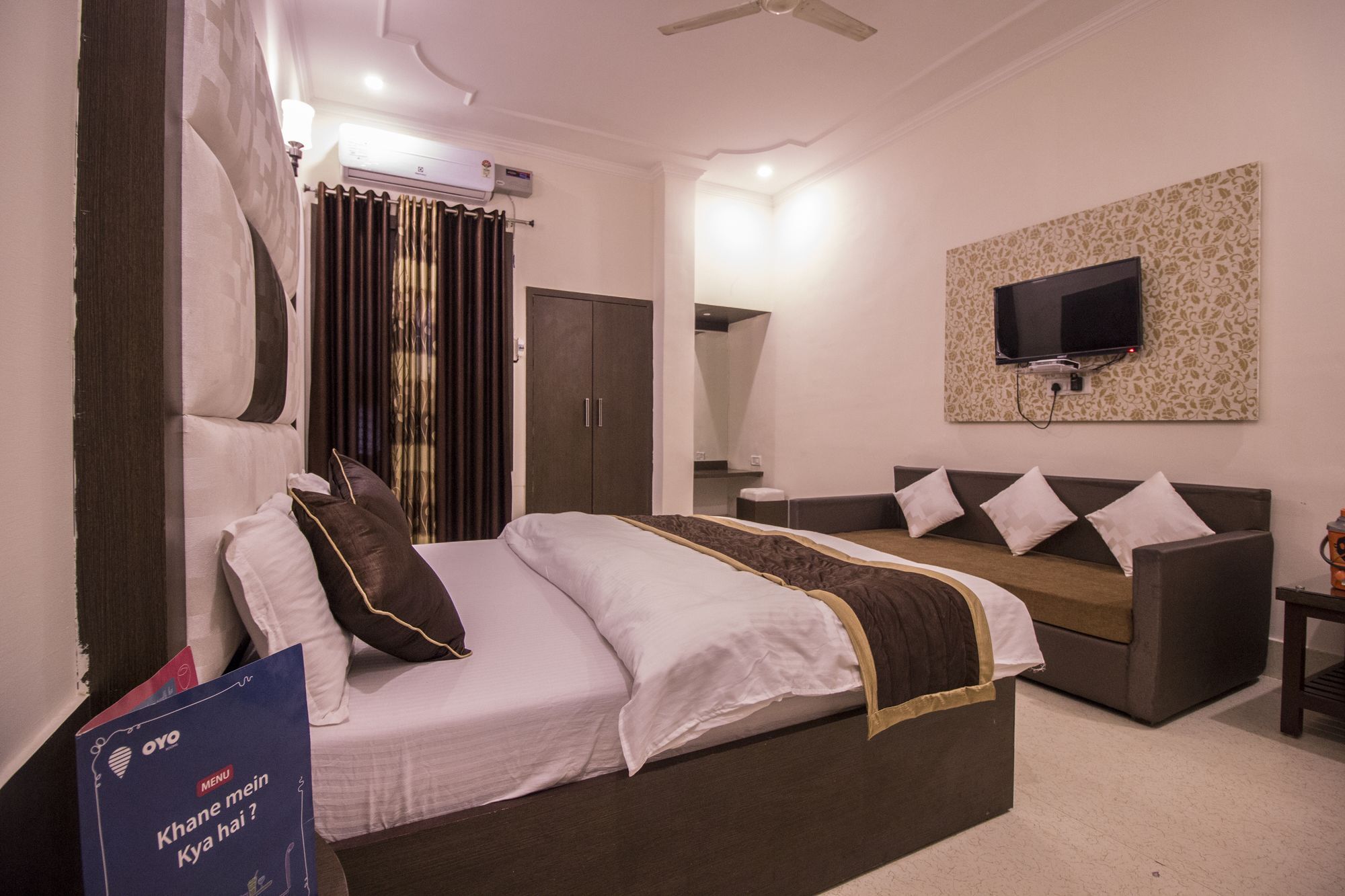 Vaccinated Staff - Oyo 5515 Hotel Blue Palace Gwalior Exterior foto