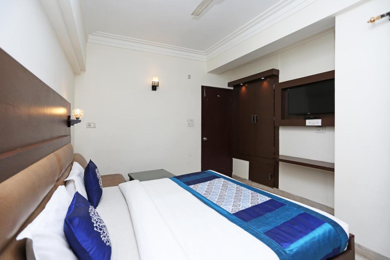 Vaccinated Staff - Oyo 5515 Hotel Blue Palace Gwalior Exterior foto