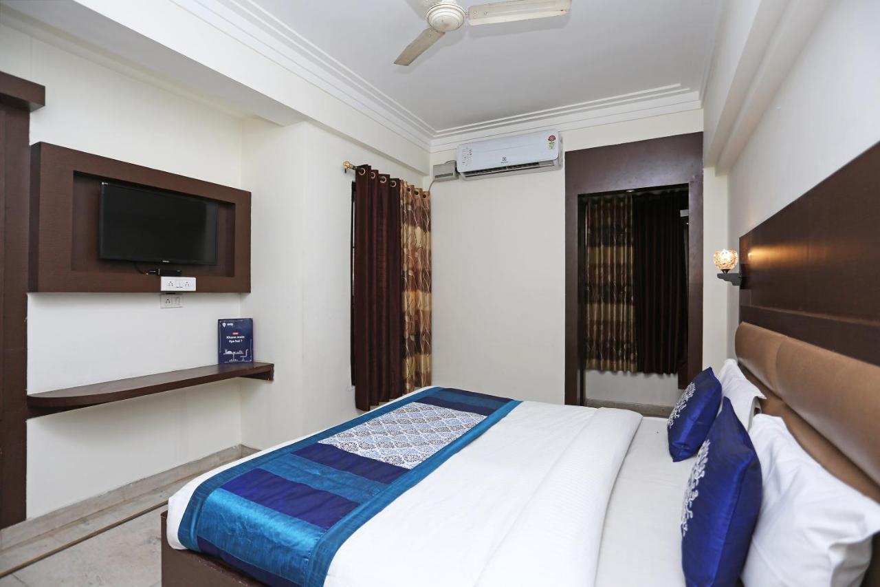 Vaccinated Staff - Oyo 5515 Hotel Blue Palace Gwalior Exterior foto